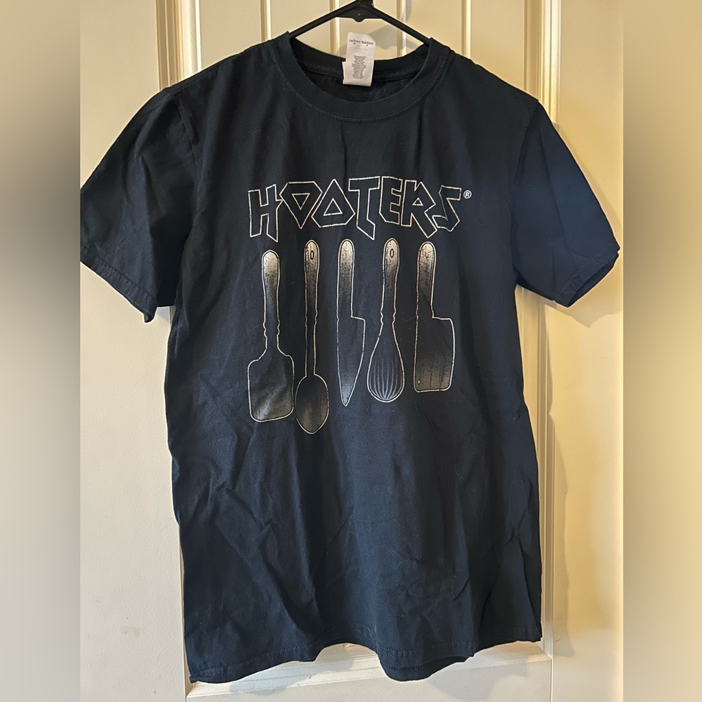 Black Hooters Graphic Tee
